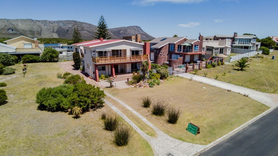 6 Bedroom Property for Sale in De Kelders Western Cape
